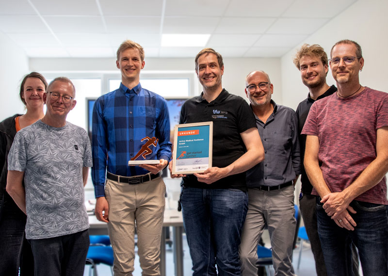 Im März stellte die Active Medical Xcellence GmbH ihr Vorhaben beim Gründungswettbewerb get started 2gether vor: Ultrakompakte Lasersysteme für die Urologie entwickeln, die anwenderfreundliche Eingriffe ermöglichen. Mit dem Pitch konnte das Unternehmen die Jury überzeugen und erhielt die Zusage für eine Forschungsförderung. 